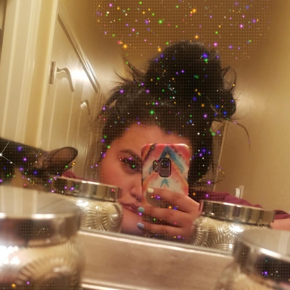 Meet the Posher, Jordana - Picture 1 of 1